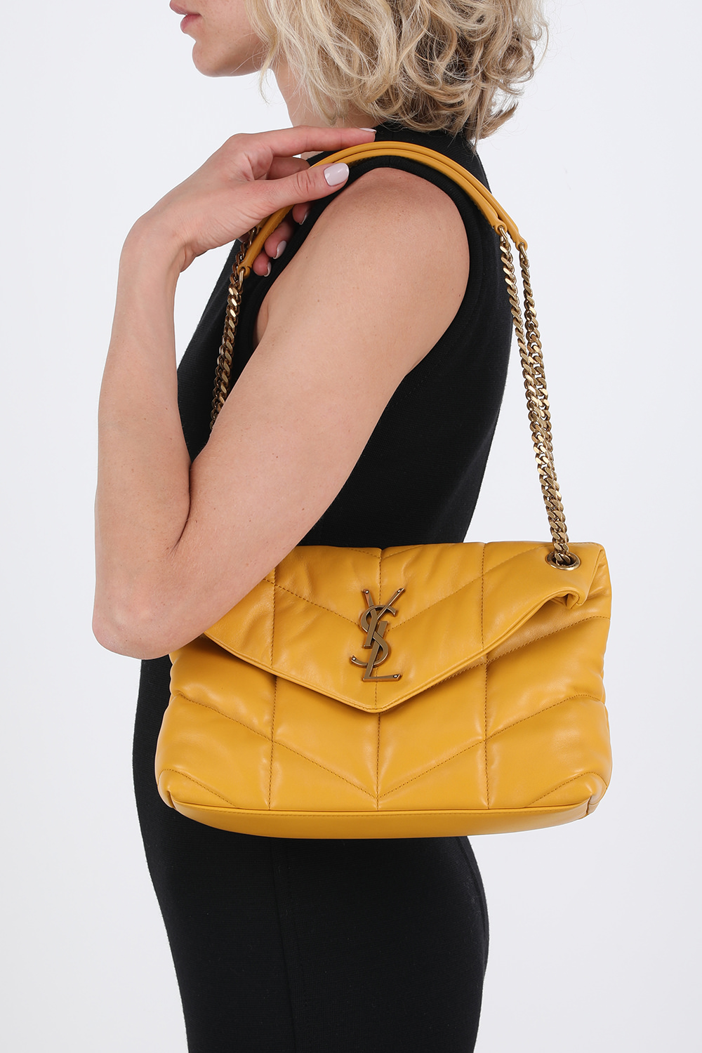תמונת כל הלוק של Puffer Small Bag in Mustard Leather